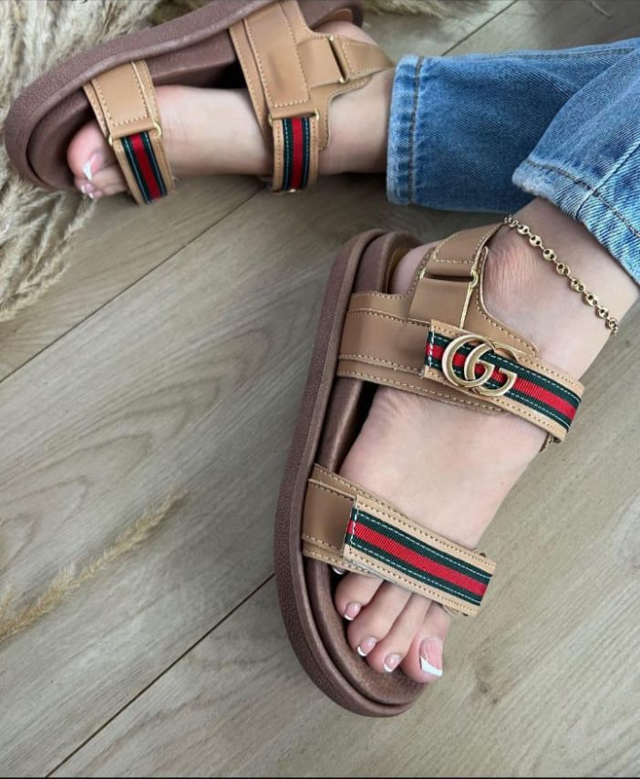 Sandalia Gucci hebilla