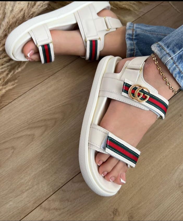 Sandalia Gucci hebilla